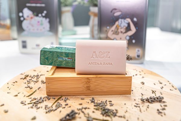 Pain solide au lait de chèvre bio parfumé au patchouli, signature ANITA & ZAHA