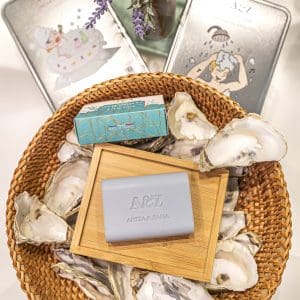 Soin solide exfoliant à la texture douce, design ANITA & ZAHA