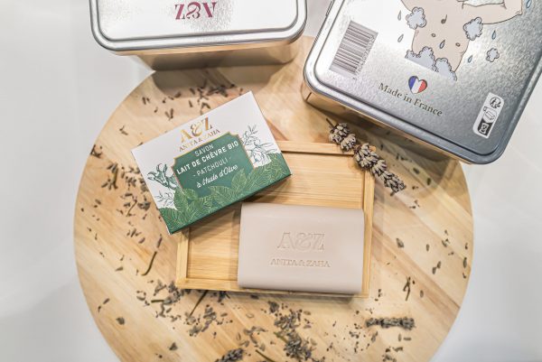 Savon solide ANITA & ZAHA au patchouli et lait de chèvre bio, avec une base végétale