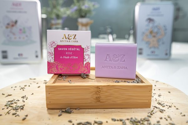 Pain nettoyant à base végétale, parfum de rose