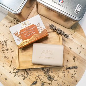 Savon solide au lait de chèvre bio à l’ambiance bois précieux