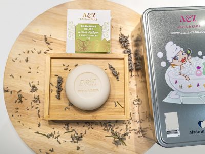 Shampoing solide à l’huile d’Argan ANITA & ZAHA sur fond naturel en bois clair