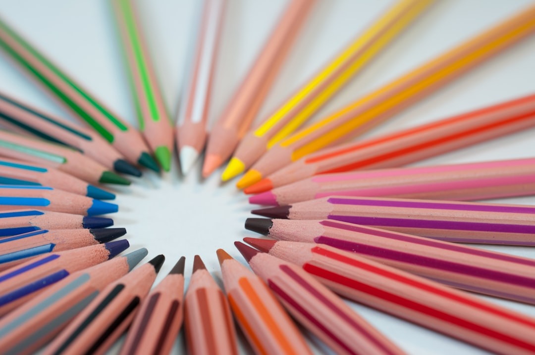 Crayons de couleur – symbole d’éducation