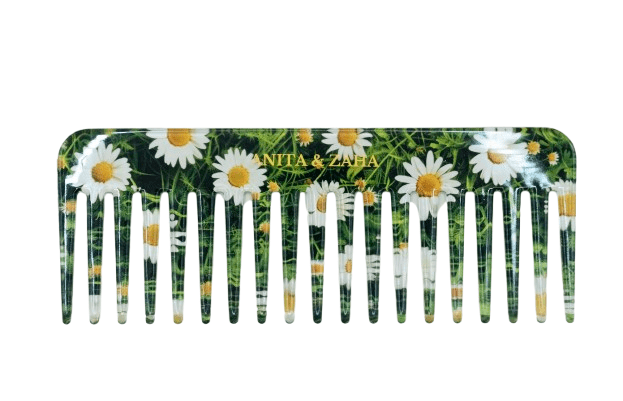 Peigne râteau grand format en acétate de cellulose Made in France, décor floral Pâquerette vert avec marguerites blanches et logo doré ANITA & ZAHA, dents larges pour un démêlage doux et sans casse.