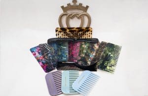 Collection de peignes ANITA & ZAHA regroupant peignes à cheveux et peigne Barbe & Moustache, présentés dans une mise en scène soignée mettant en valeur leur design durable et leur finition haut de gamme.