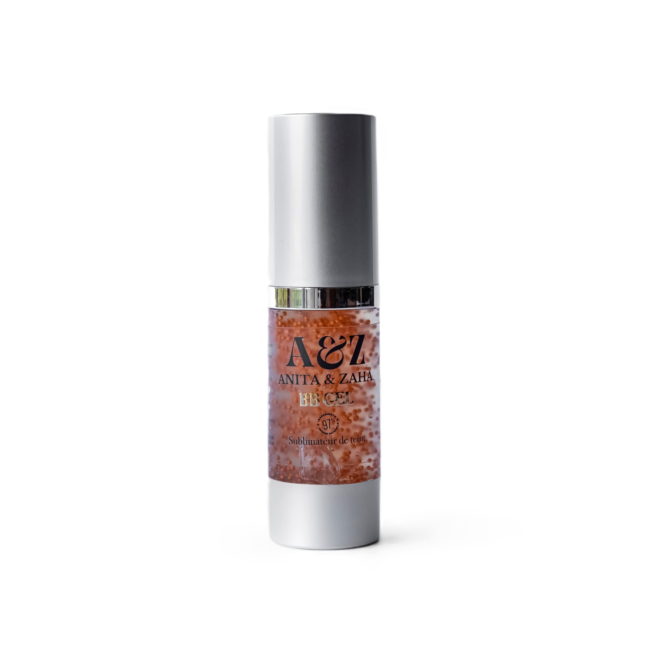 BB Gel sublimateur de teint composé à 97 % d’ingrédients naturels, texture légère aux pigments encapsulés offrant une couvrance modulable et un fini fondu naturel.