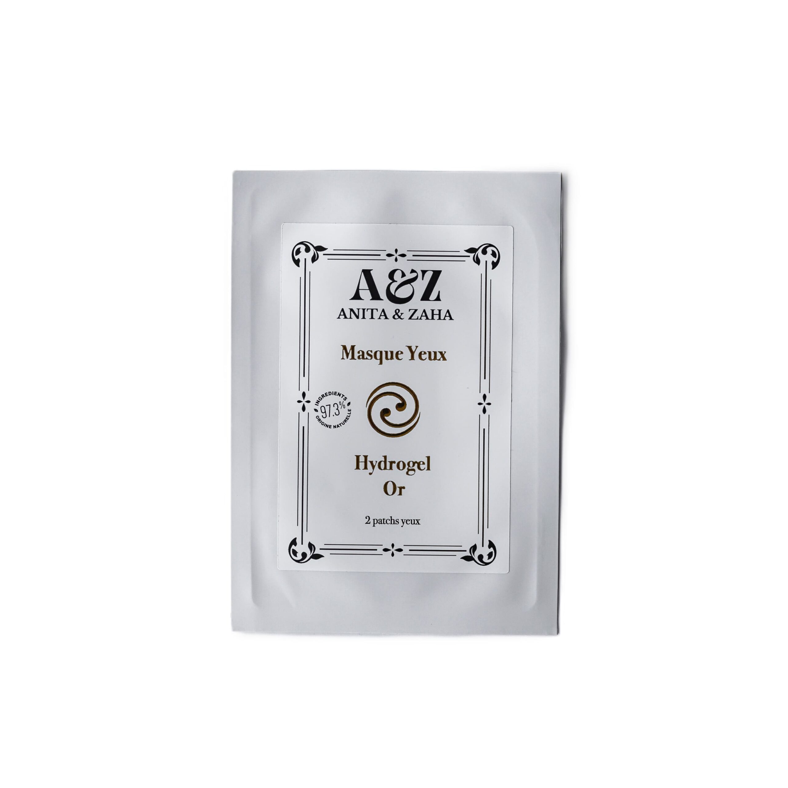 Masque yeux Hydrogel Or formulé avec 97,3 % d’ingrédients naturels, patchs frais et adhérents libérant un sérum hydratant et apaisant, rehaussés de paillettes dorées pour une application lumineuse et élégante.
